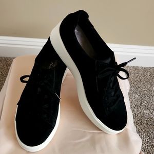 Clark's Layton Slip On Sneakers - Black / 6.5 Wide